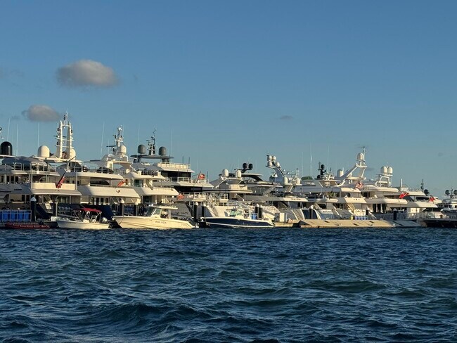 Building Photo - 4500 N Flagler Dr