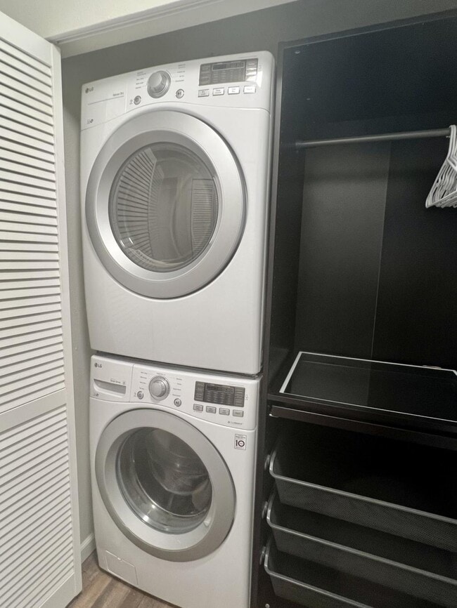 Building Photo - 10825 SE 200th St - 2 bedrooms