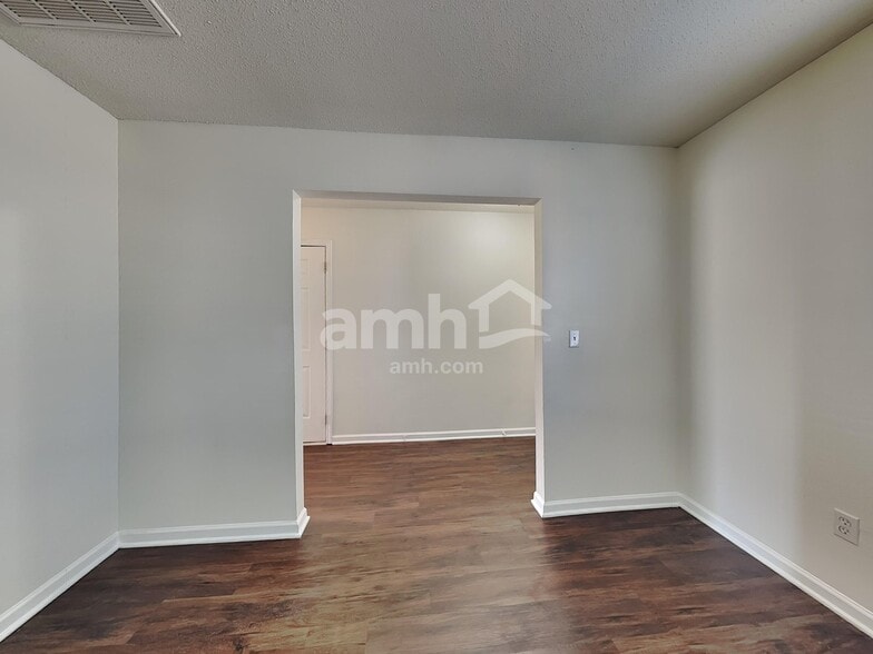 Building Photo - 1066 Bridgend Dr