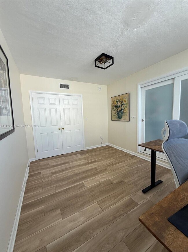 Building Photo - 5001 Collins Ave