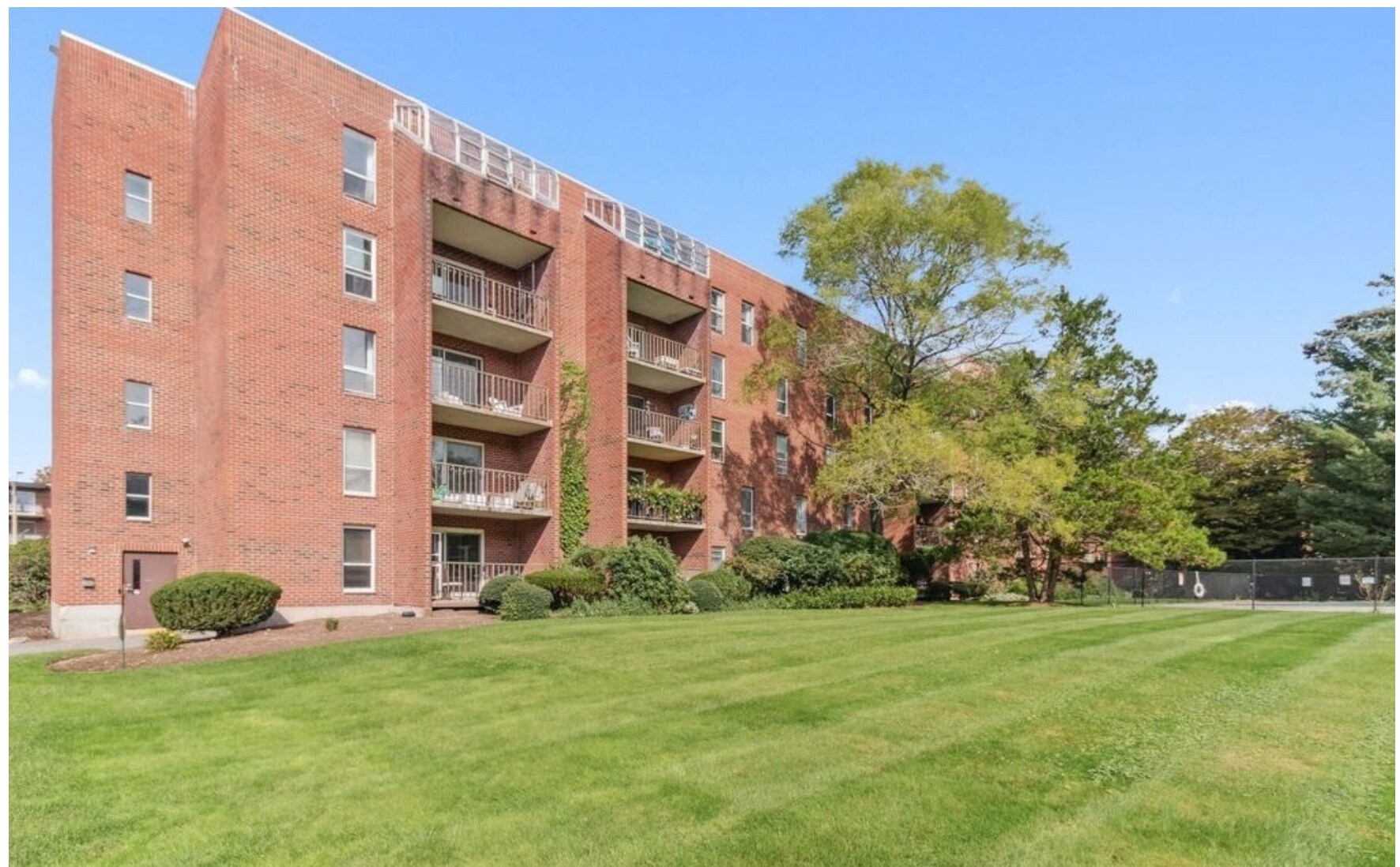 Building Photo - 50 Broadlawn Park