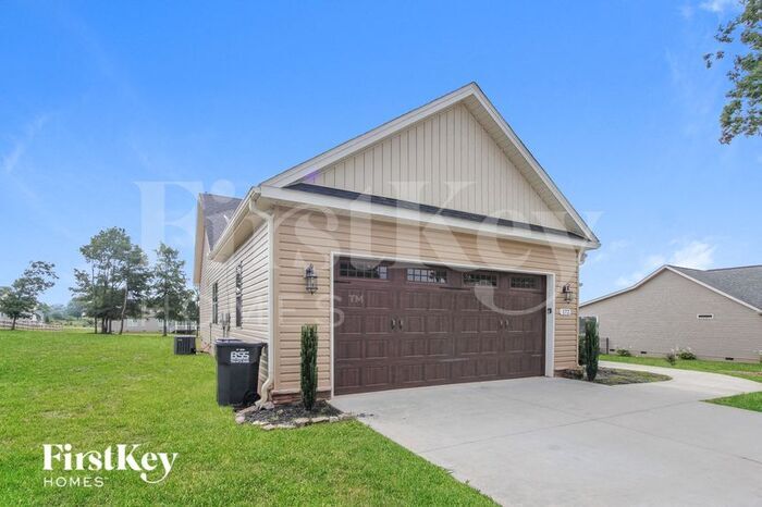 Building Photo - 172 Greythorn Dr