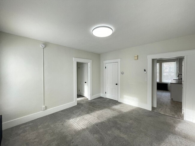 Building Photo - 73 6th St