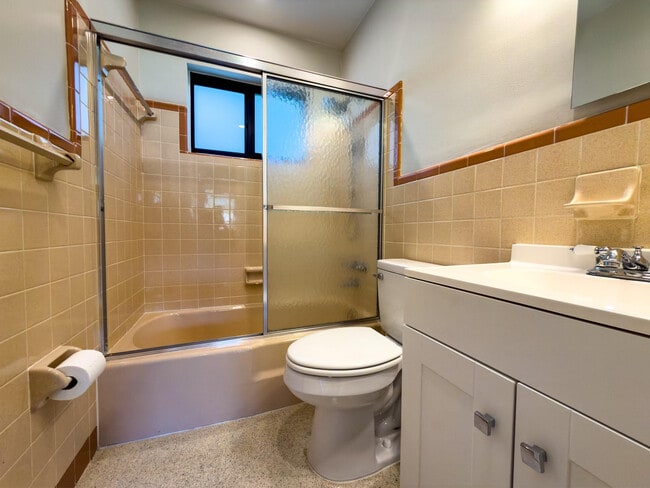 Building Photo - 47 NE 16th Pl