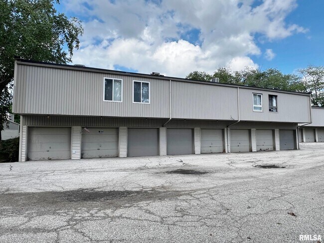 Building Photo - 6809 N Frostwood Pkwy