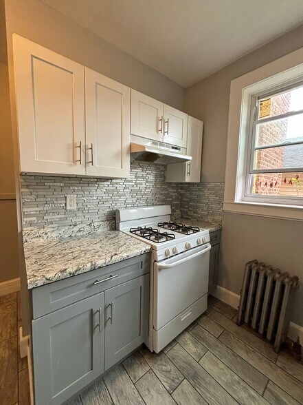 372-374 S 20th St 8 - 376 S 20th St