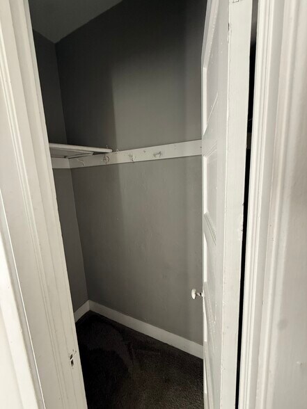 Building Photo - 10303 Sophia Ave