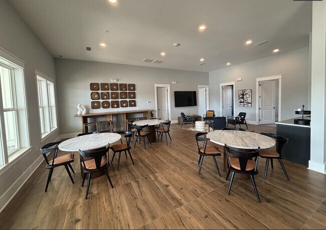 Building Photo - 45 Splendor Run