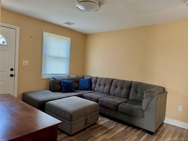 Building Photo - 2 Lafayette Dr