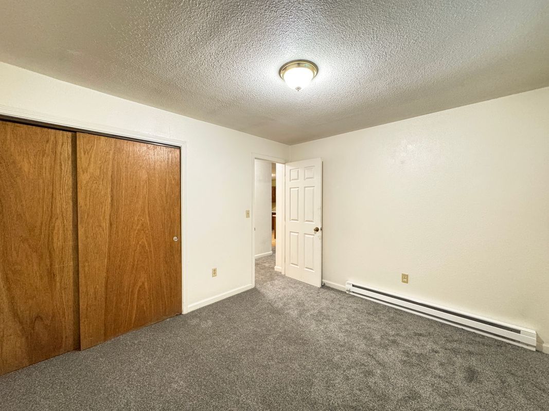 Building Photo - 2148 Primrose Dr