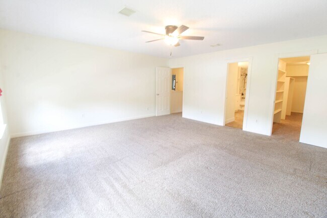 Building Photo - 8118 Chestnut Manor Dr