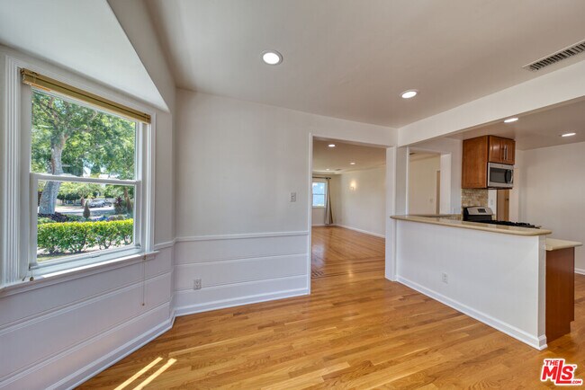 Building Photo - 9011 Krueger St