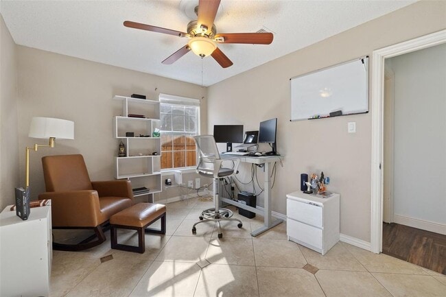 Building Photo - 1501 Broadmoor Dr