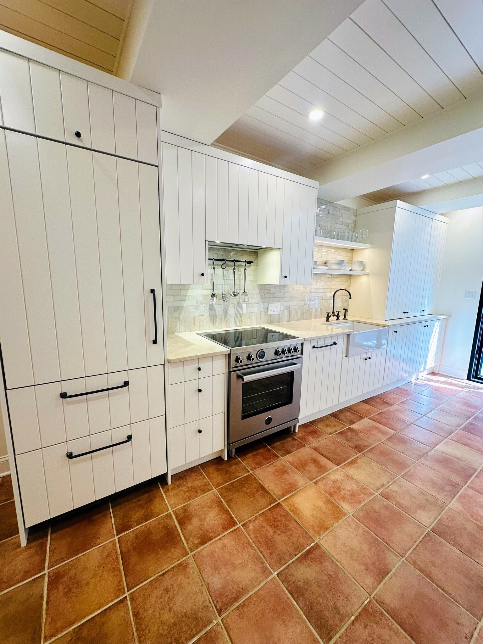 Kitchen with appliance garage and washer dryer to right - 615 S Bambrey St