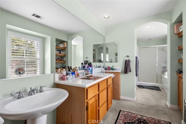 Building Photo - 49 Sconset Ln