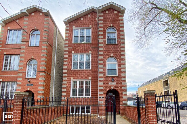 Building Photo - 1423 W Cortez St