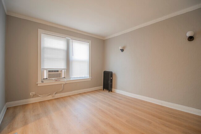 Building Photo - 1414 W Pratt Blvd