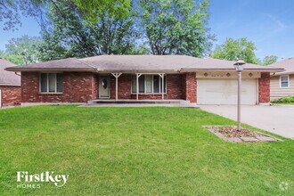 Building Photo - 1301 SW Morningside Dr