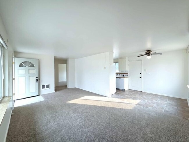 Building Photo - Two Bedrooms & One Bathroom Home $100.00 o...