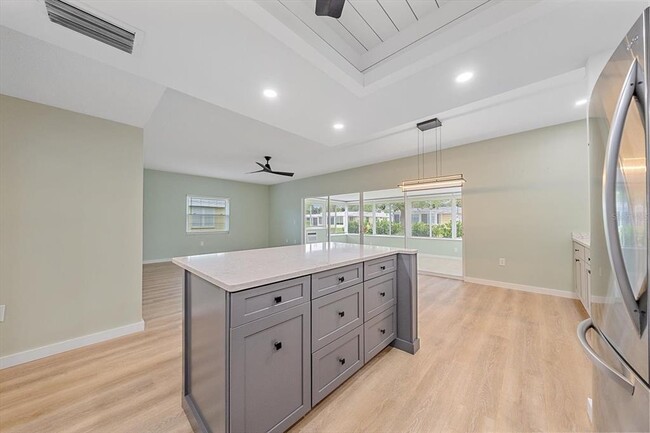 Building Photo - 5865 Tidewood Ave