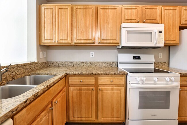 Building Photo - 5700 Bentgrass Dr