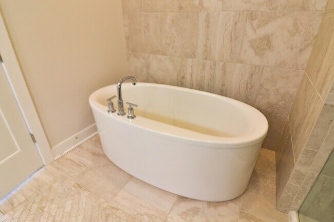 Building Photo - 1424 Piccard Dr