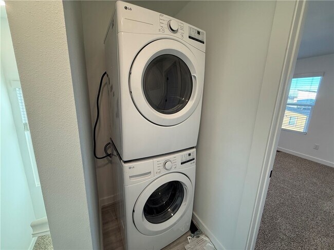 Building Photo - 1051 States Ave