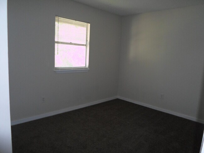 Building Photo - 3/2 townhome - Westside
