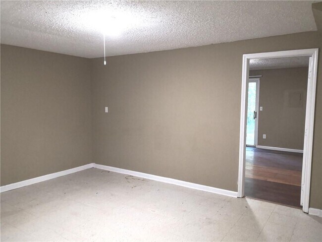 Building Photo - 335 Hamilton Ct