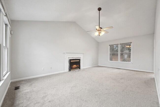 Building Photo - 131 Autumn Ridge Dr