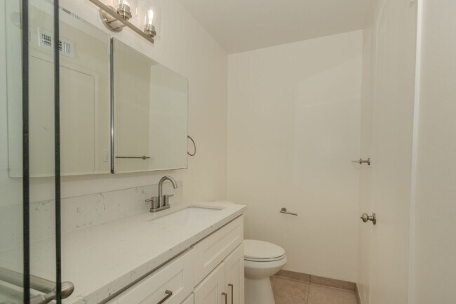 Building Photo - Refreshed Spacious 3 Bed/2 Bath Home in La Mesa!