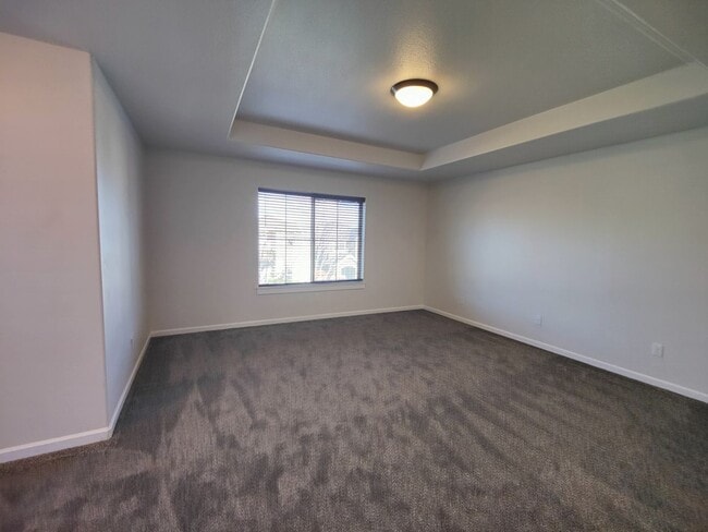 Building Photo - Beautiful 3x2.5 with fenced patio and upstairs bonus area