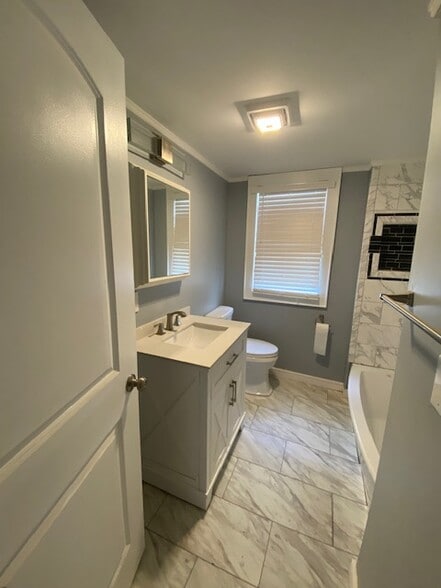 Building Photo - 2411 E Genesee St