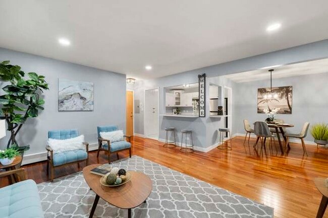 Building Photo - 514 W Miner St