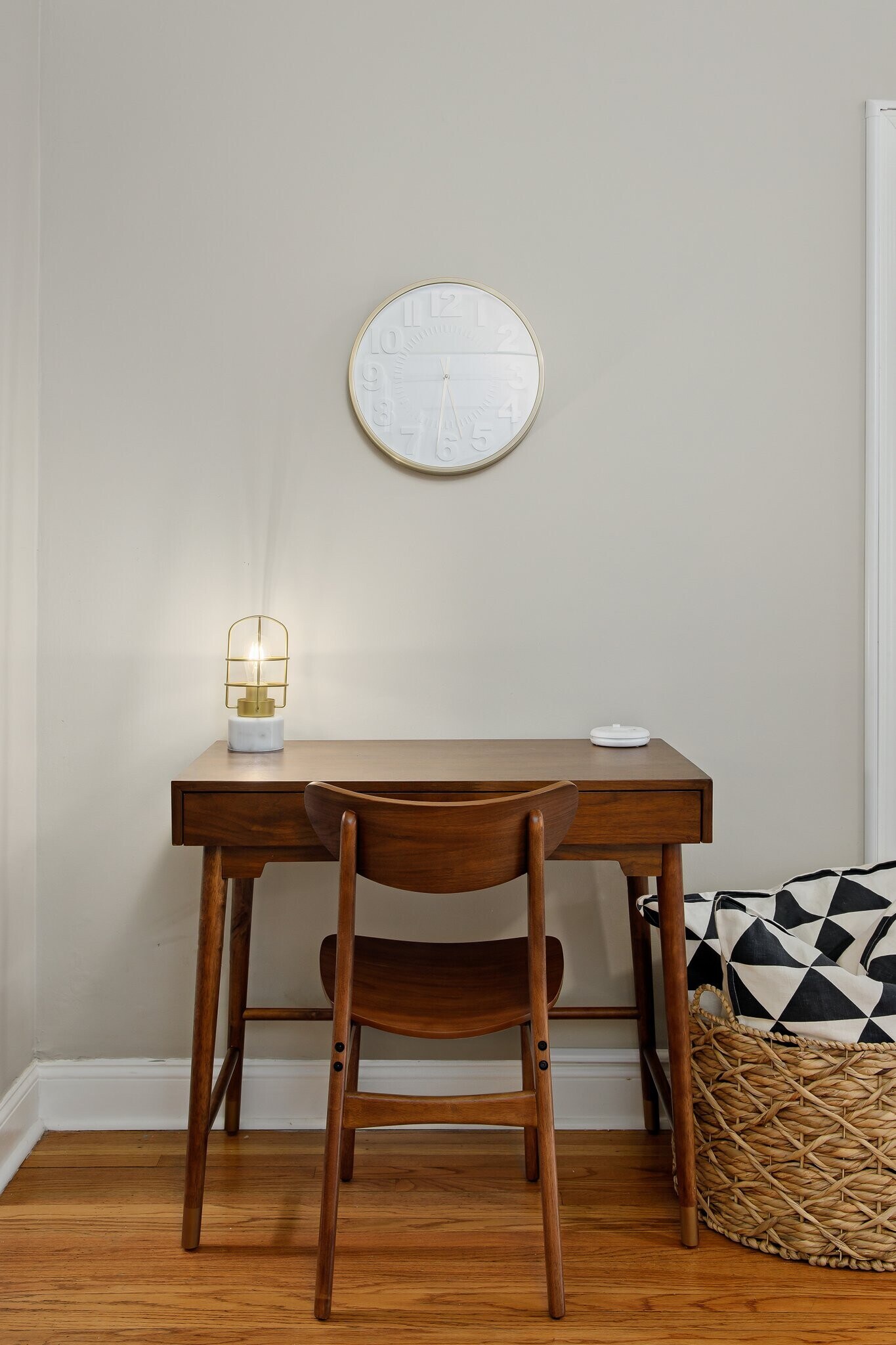 Building Photo - 807 W 48th St