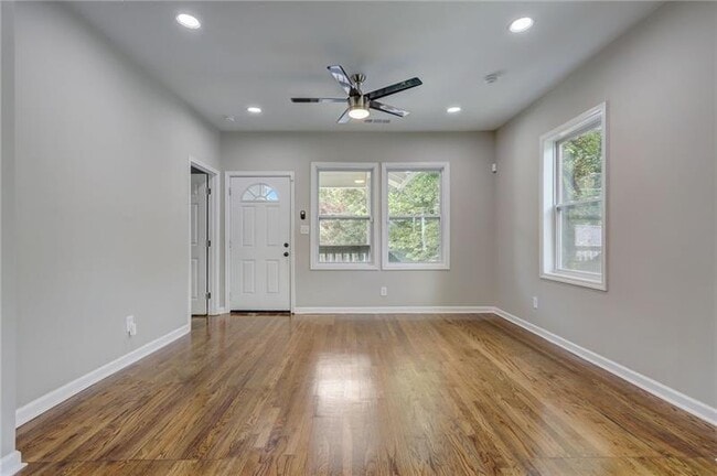 Building Photo - 807 Gilbert St SE