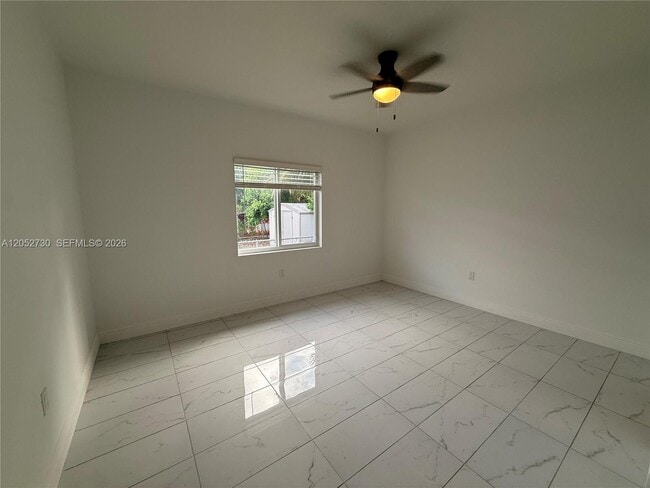 Building Photo - 3027 NW 23rd Ave