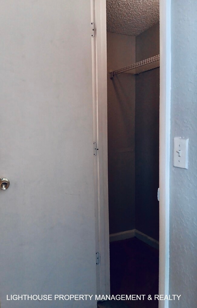 Building Photo - Spacious 3-Bed, 2-Bath with Covered Front Porch