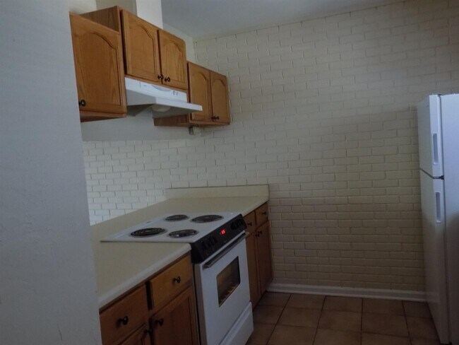 Building Photo - 2129 Corinne St