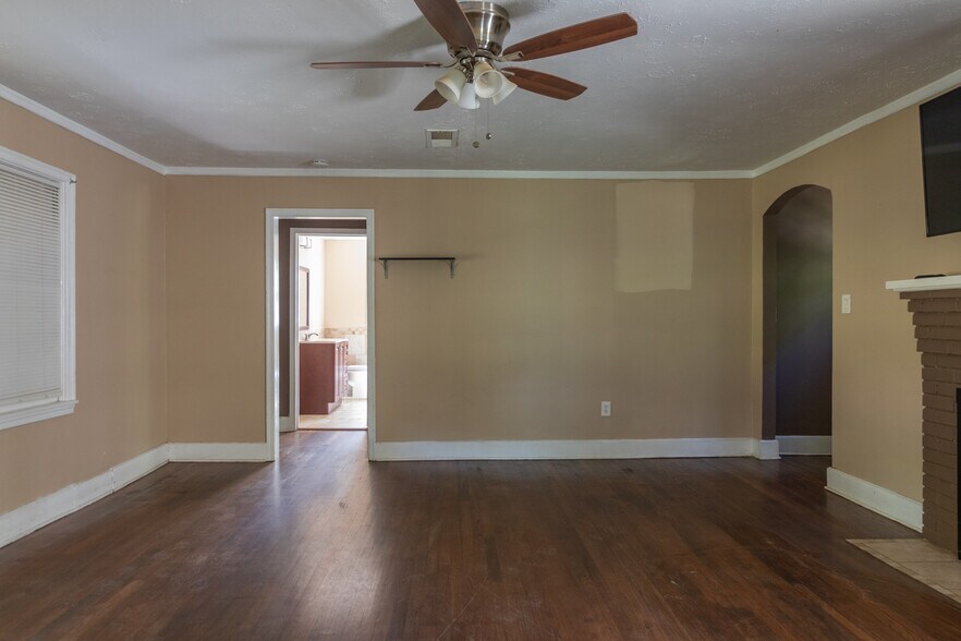 Building Photo - 6740 Marsh Ave