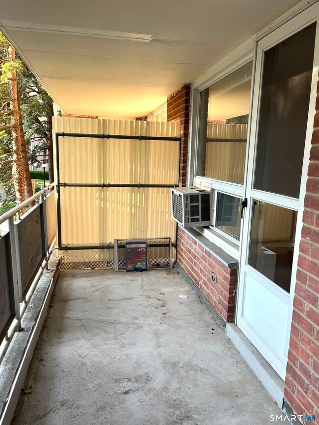 Building Photo - 71 Strawberry Hill Ave