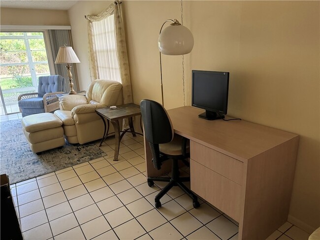 Building Photo - 96 Spring Lake Dr