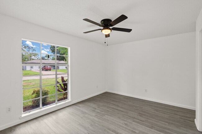 Building Photo - 16822 David Glen Dr