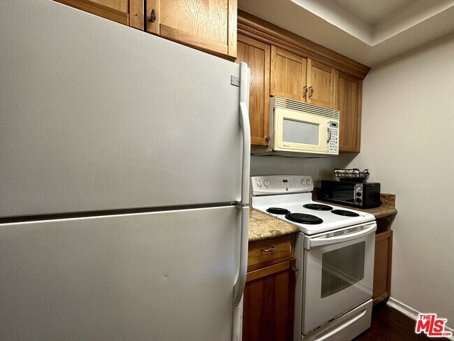 Building Photo - 501 Palisades Dr