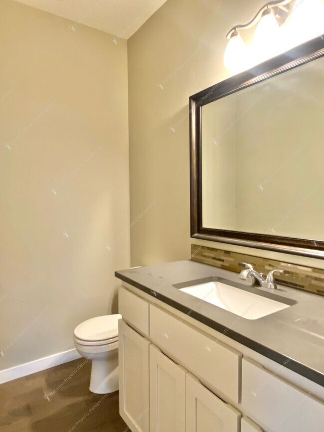 Building Photo - Bright Southeast Bend Home Near Canal Trai...