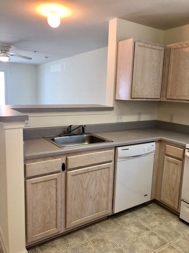 Building Photo - 146-K University Village