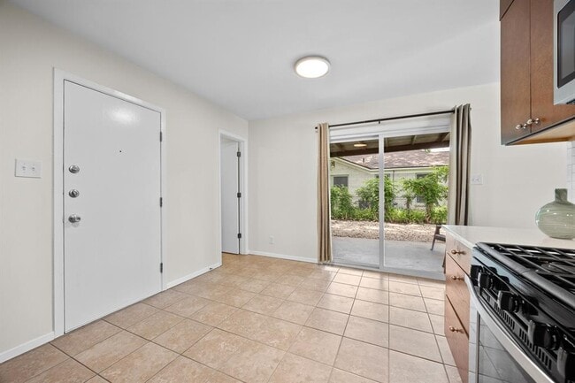 Building Photo - 8600 Hathaway Dr