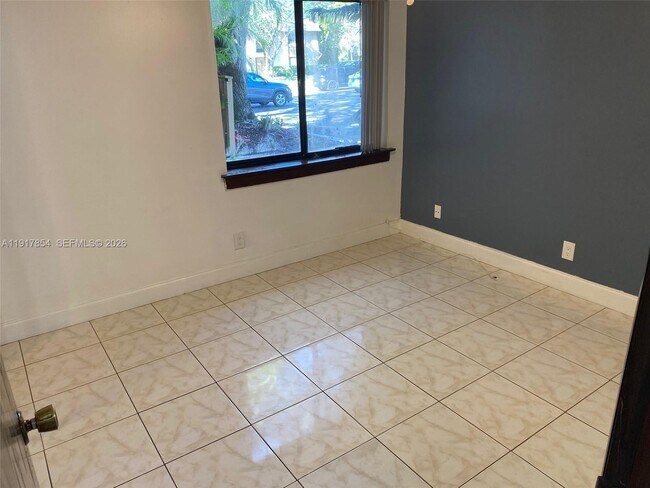 Building Photo - 200 Wimbledon Lakes Dr