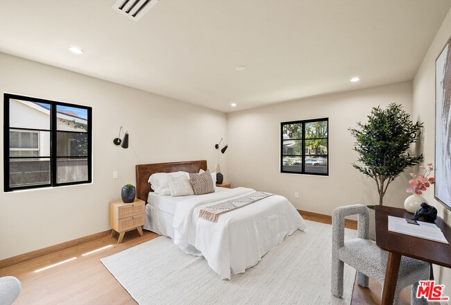 Building Photo - 14742 Weddington St