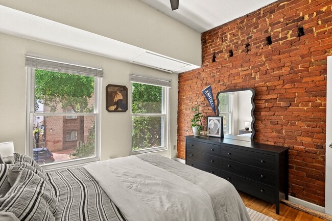 Building Photo - Charming Row Home | 2 Bed | 1 Bath | 950 Sf | Fenced Backyard | 2 Surface Parking Spaces